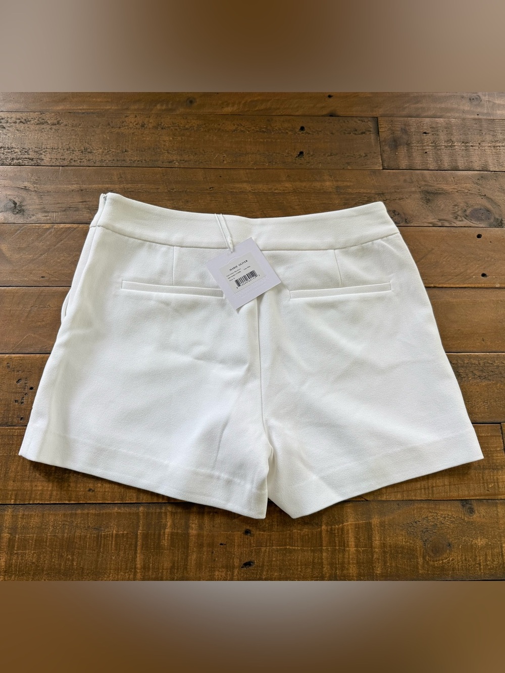 Marie Oliver women's white shorts, size 6, brand new with tags, originally $128 - Picture 2 of 4